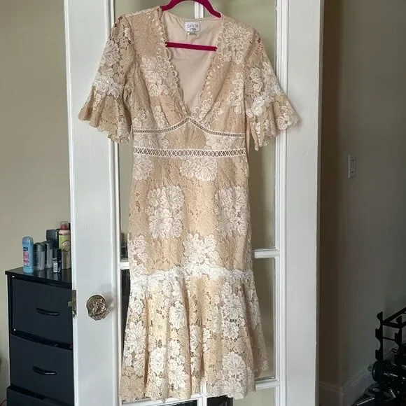 Saylor floral v neck lace maggy dress sheath flared peplum skirt size medium EUC - Picture 4 of 14